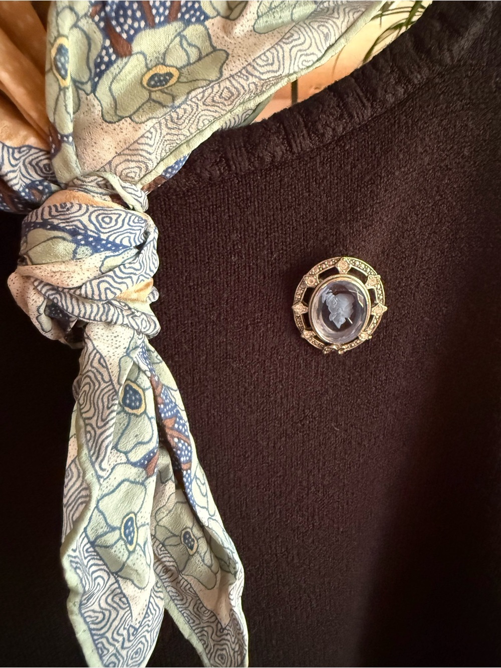 Vintage Avon 1998-99 President’s Club Cameo Brooch PC Recognition Pin